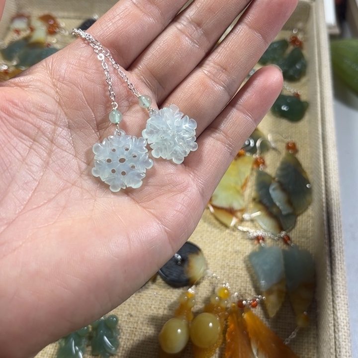 蛇纹石玉耳饰未镶嵌