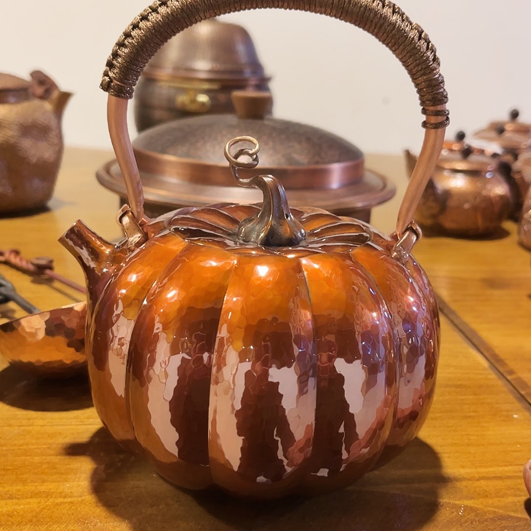 南瓜烤色壶手工锻打工艺