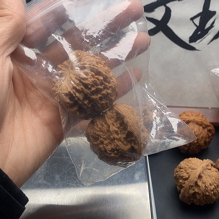 J***k文玩核桃吊坠球疆