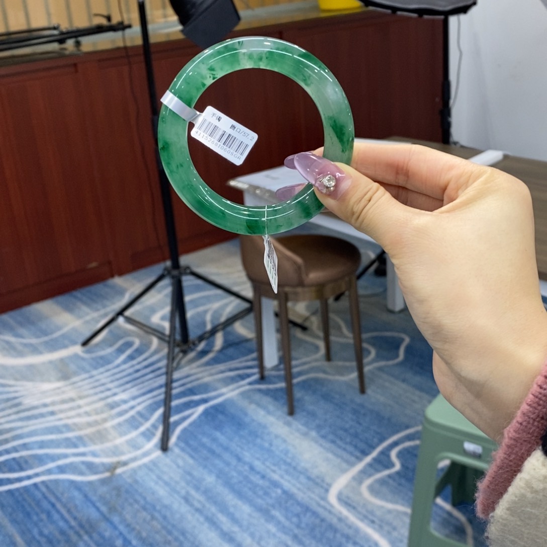 石英质玉手镯未镶嵌