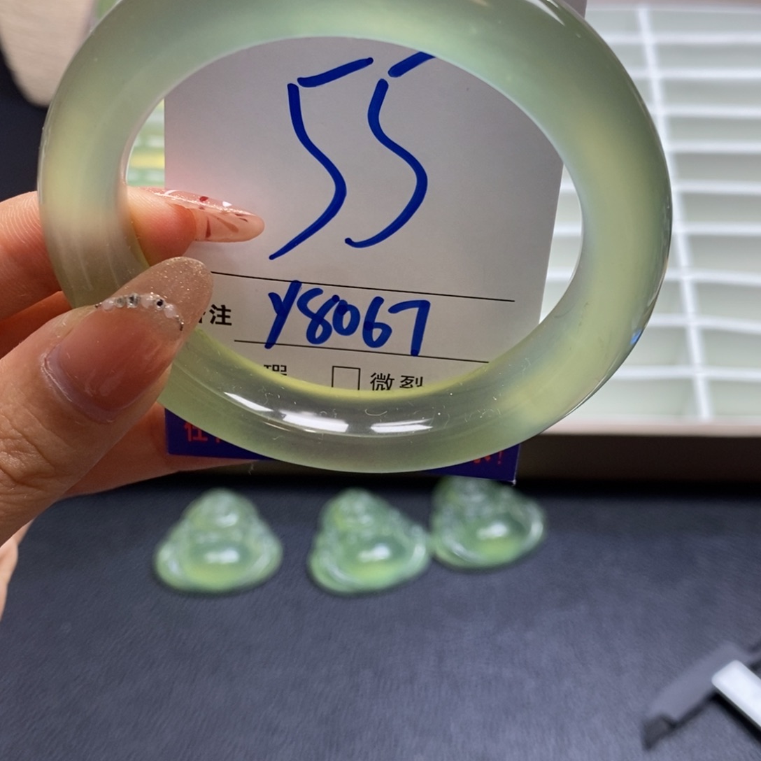 蛇纹石玉手镯未镶嵌