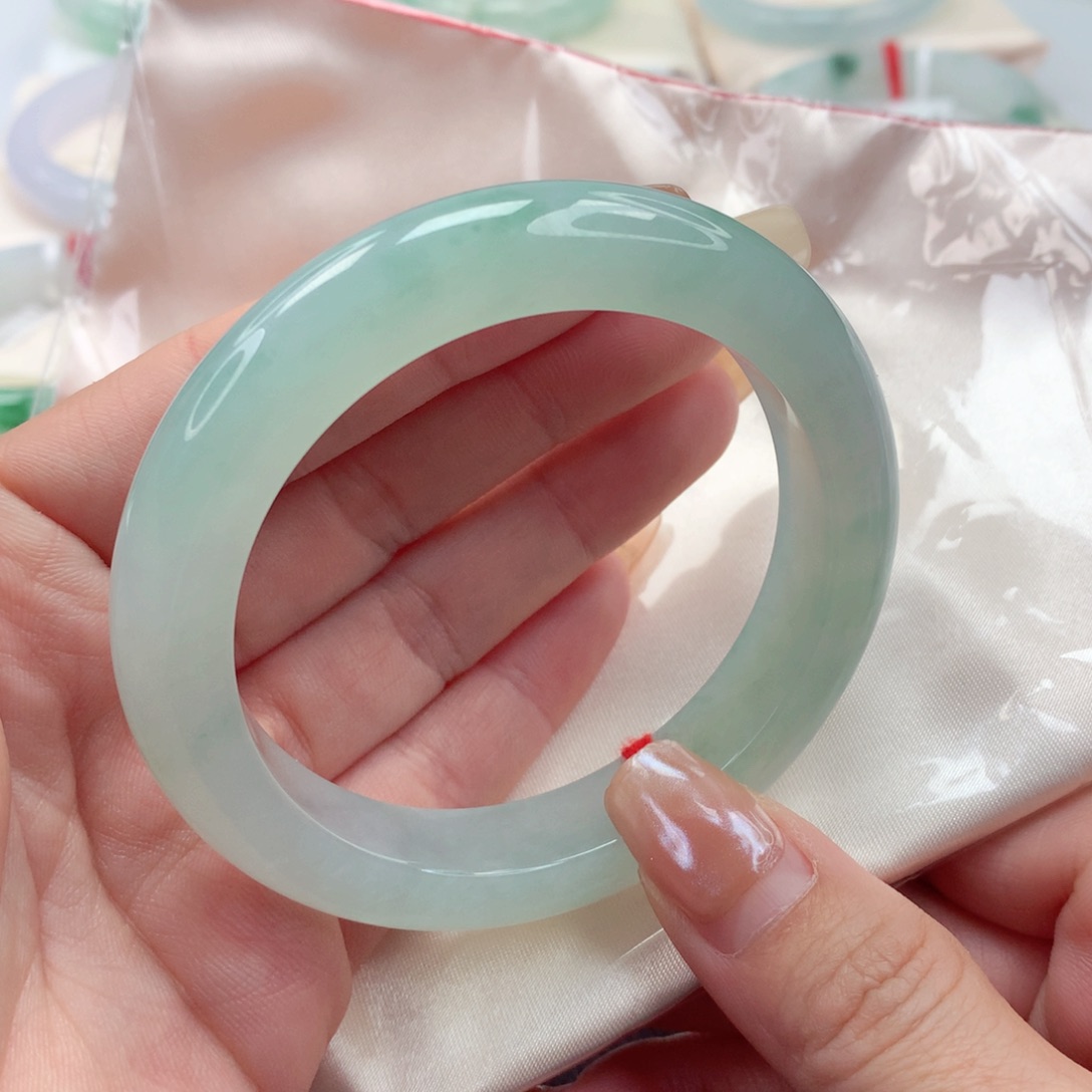 翡翠手镯未镶嵌57圈口 冰透起胶细腻冰绿 完美无瑕