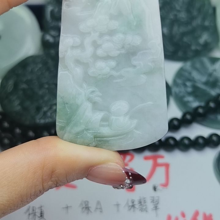 翡翠颈饰未镶嵌天然的A货翡翠多样性发货