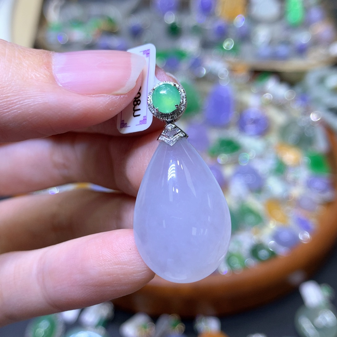 【闪购商品】翡翠颈饰18K金镶嵌翡翠吊坠项链