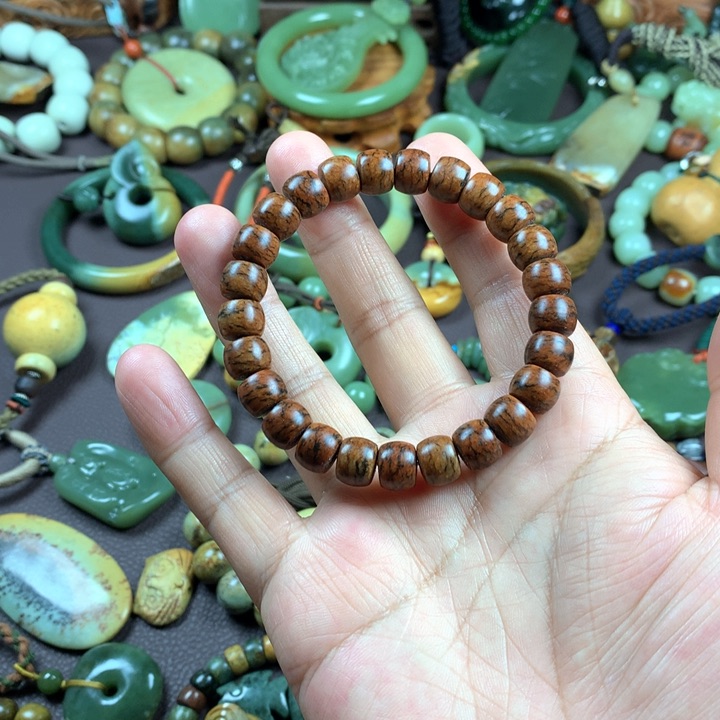 吊坠(赠链)未镶嵌岫岩河磨玉（透闪石质玉）宾*