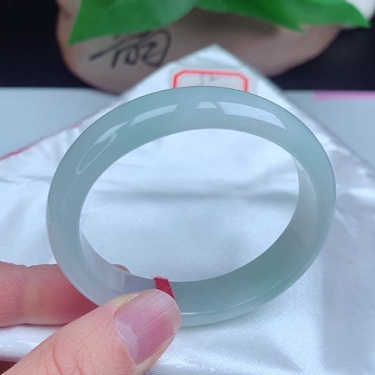 翡翠手镯未镶嵌      贵妃52 