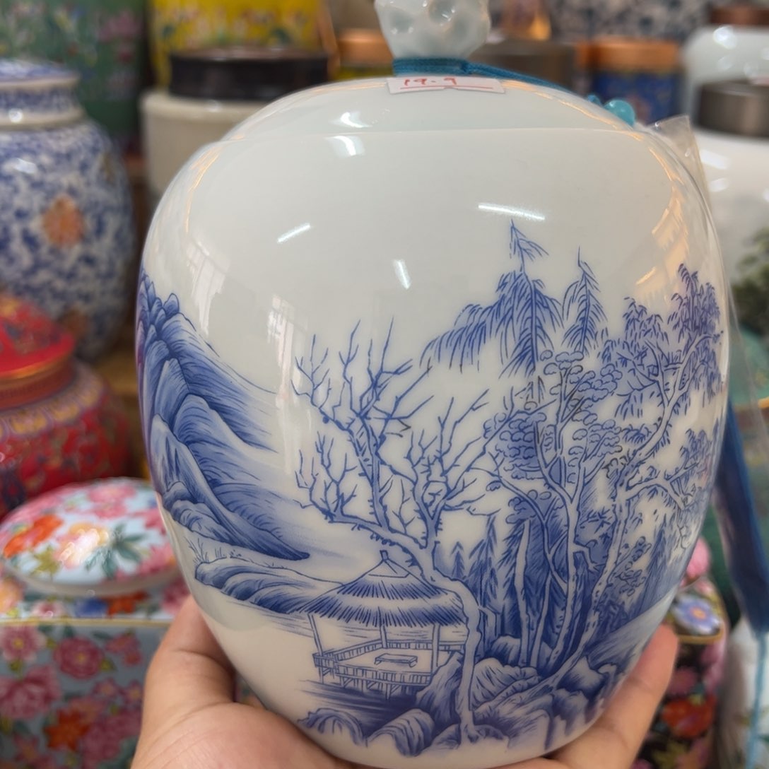 家用陶瓷茶叶罐。