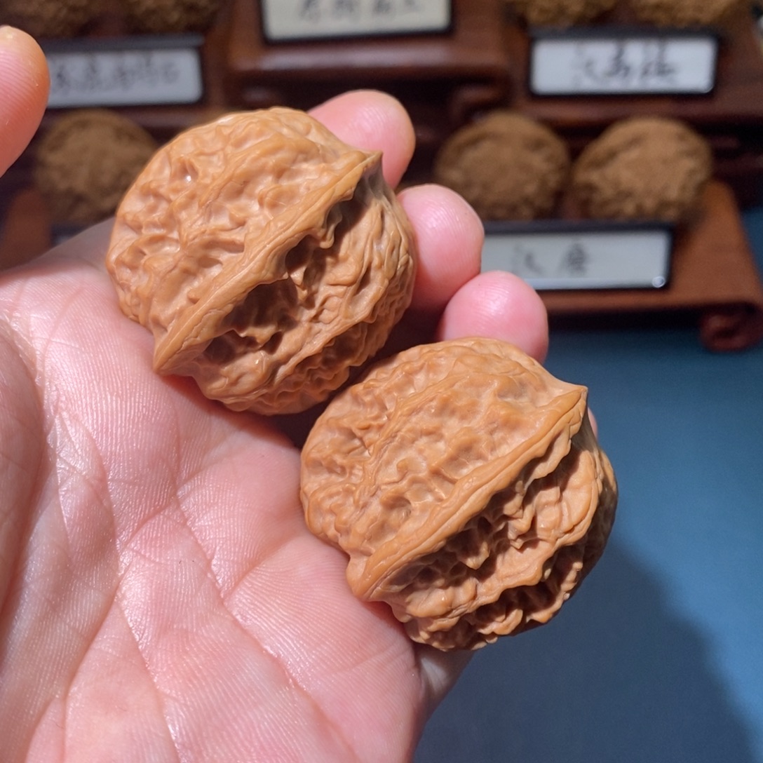 文玩核桃吊坠野狼