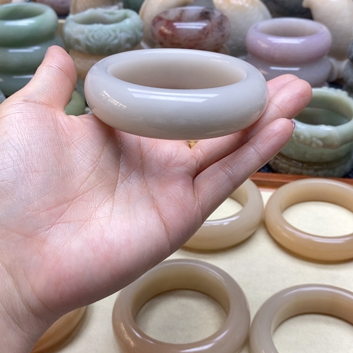 石英岩玉手镯未镶嵌