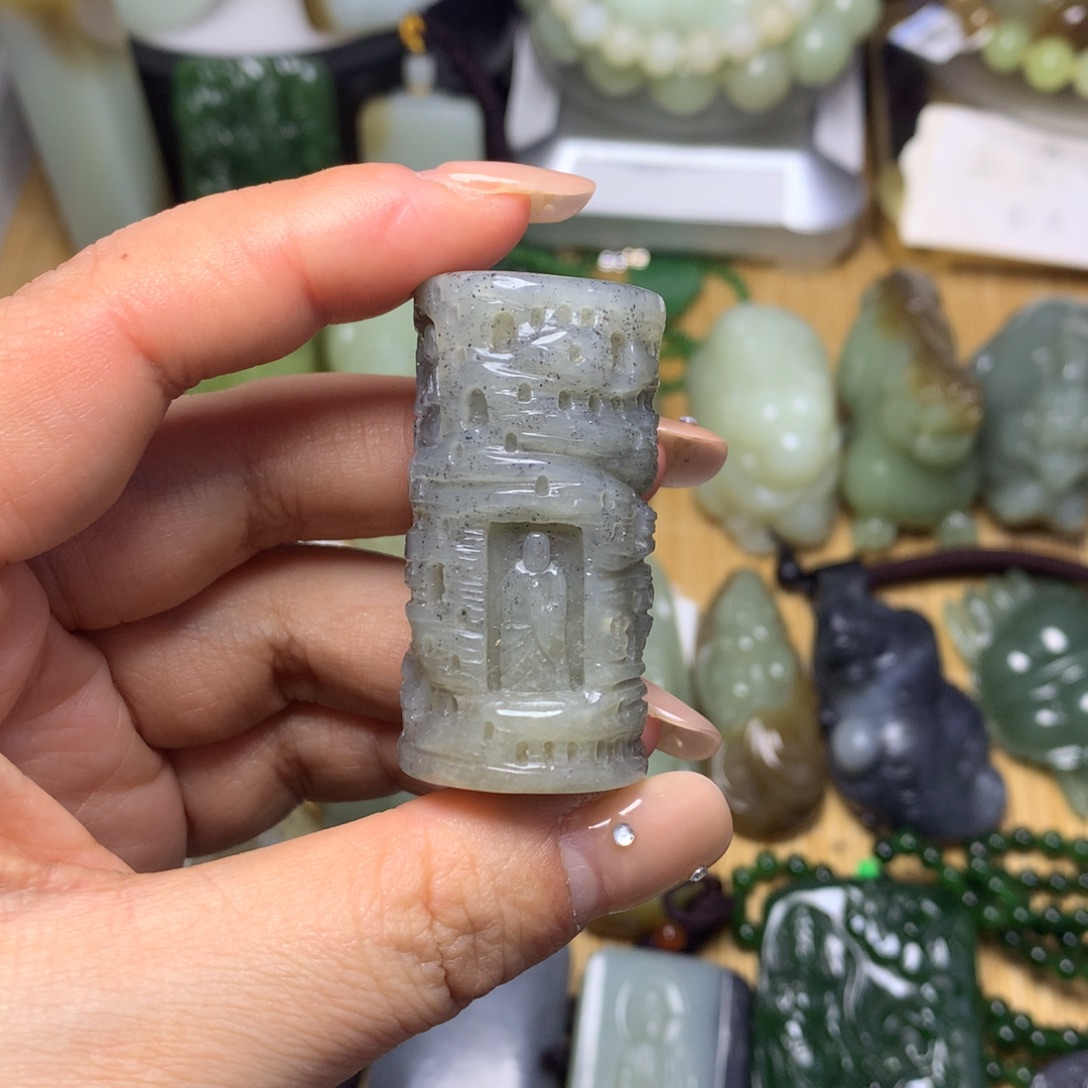 和田玉未镶嵌把件