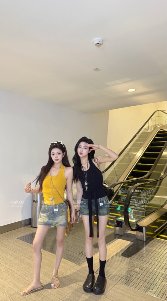 【微醺】韩版设计吊带挂脖背心+复古印花半裙