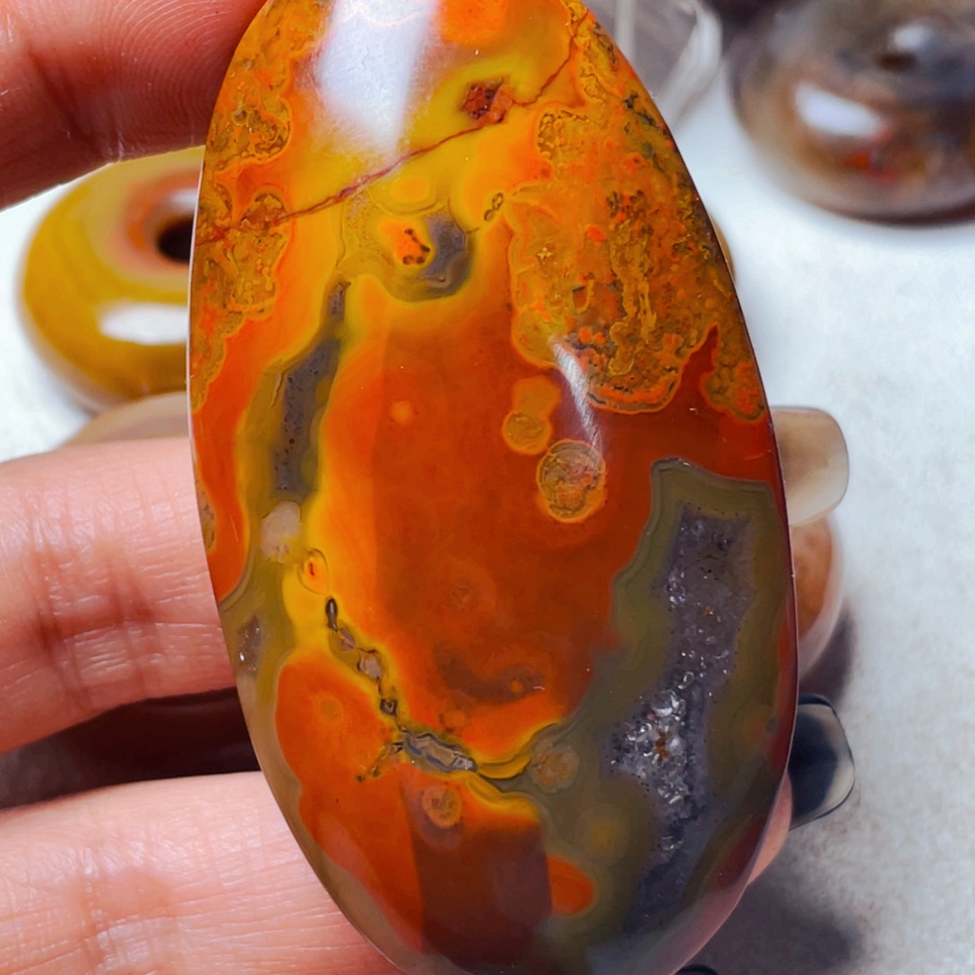 未镶嵌颈饰玛瑙/玉髓喀*隆