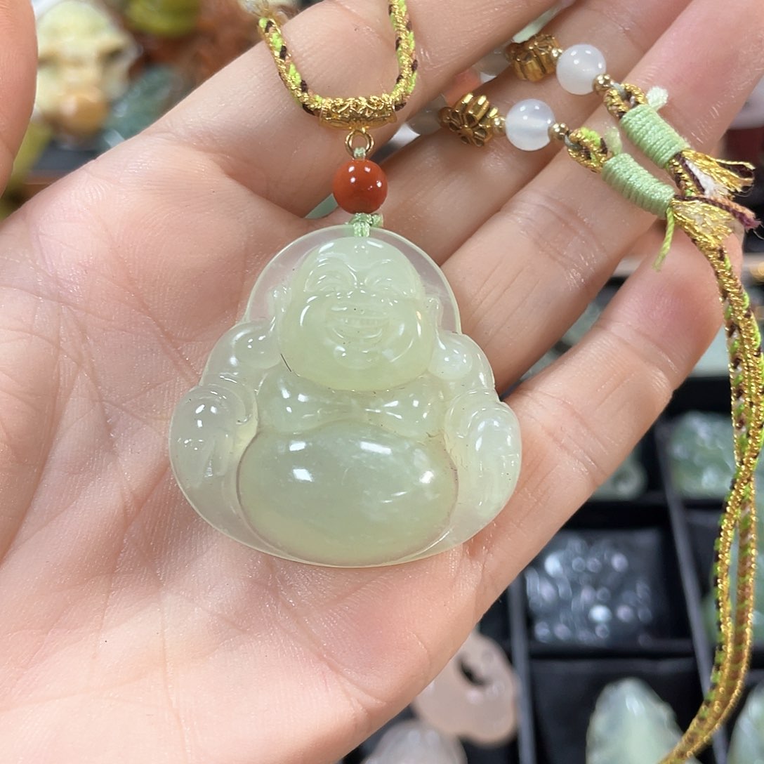 蛇纹石玉颈饰未镶嵌