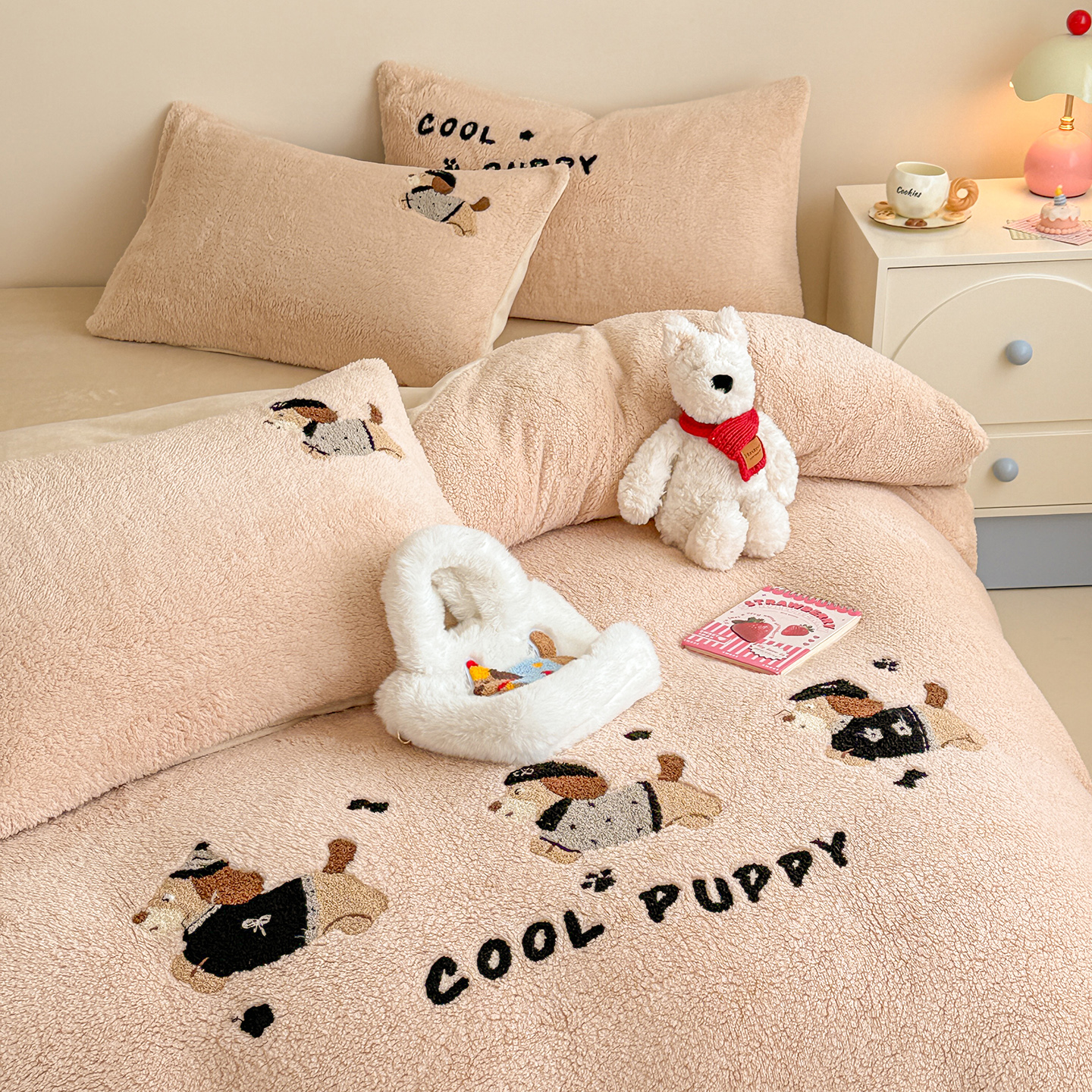 LM 0013 新款羊羔绒刺绣四件套 酷小狗