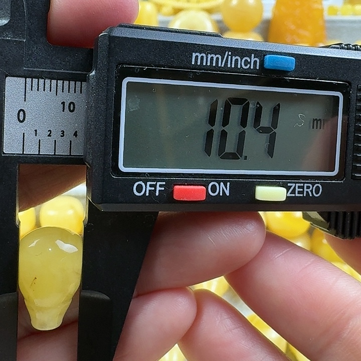 蜜蜡未镶嵌裸石18杂