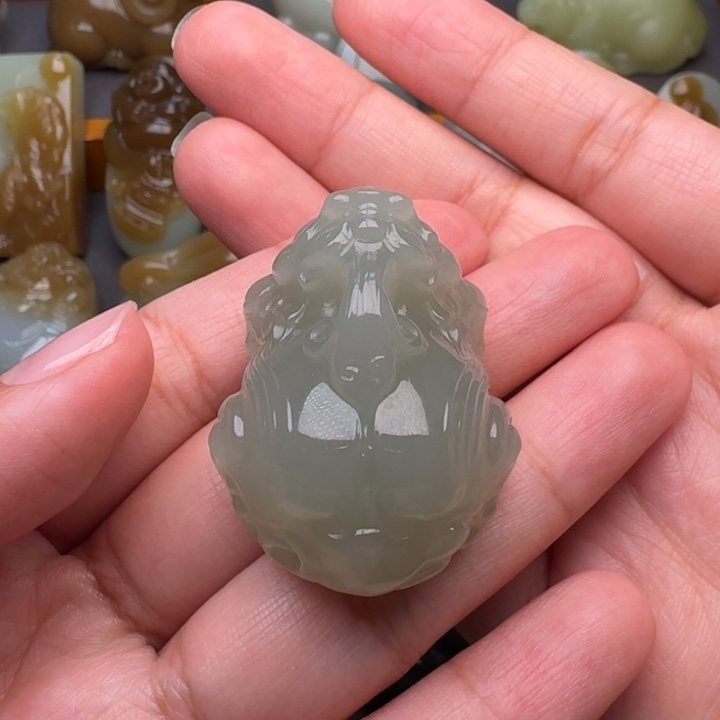 和田玉未镶嵌颈饰格*化