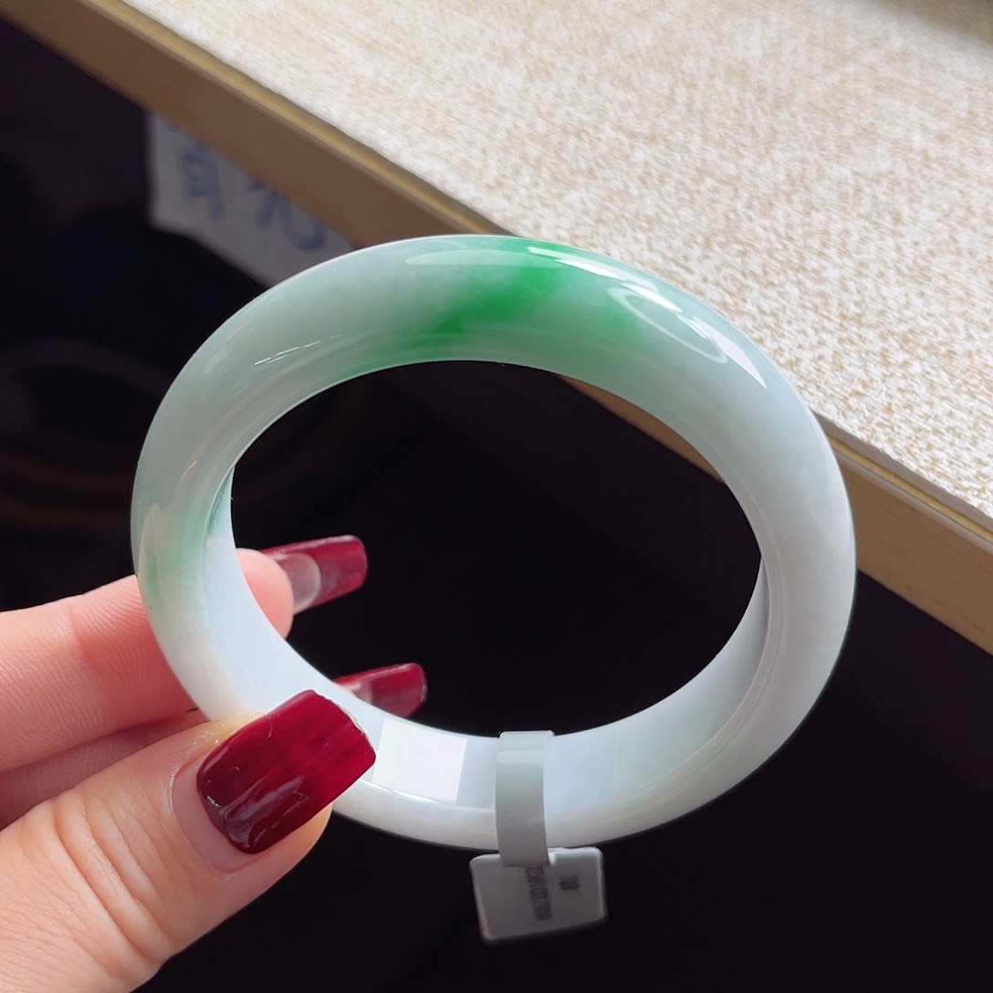 翡翠手镯未镶嵌手镯