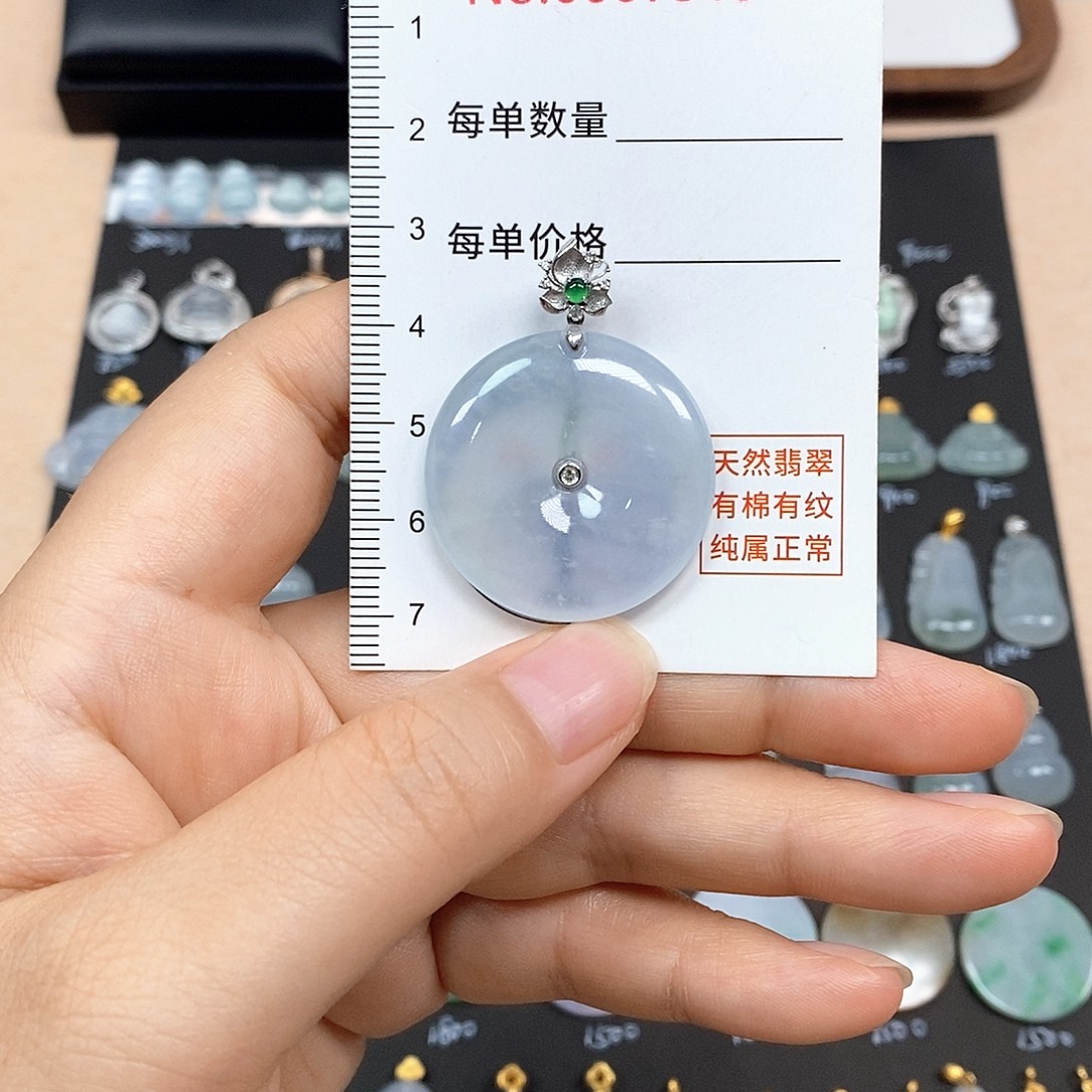 颈饰18K金镶嵌翡翠