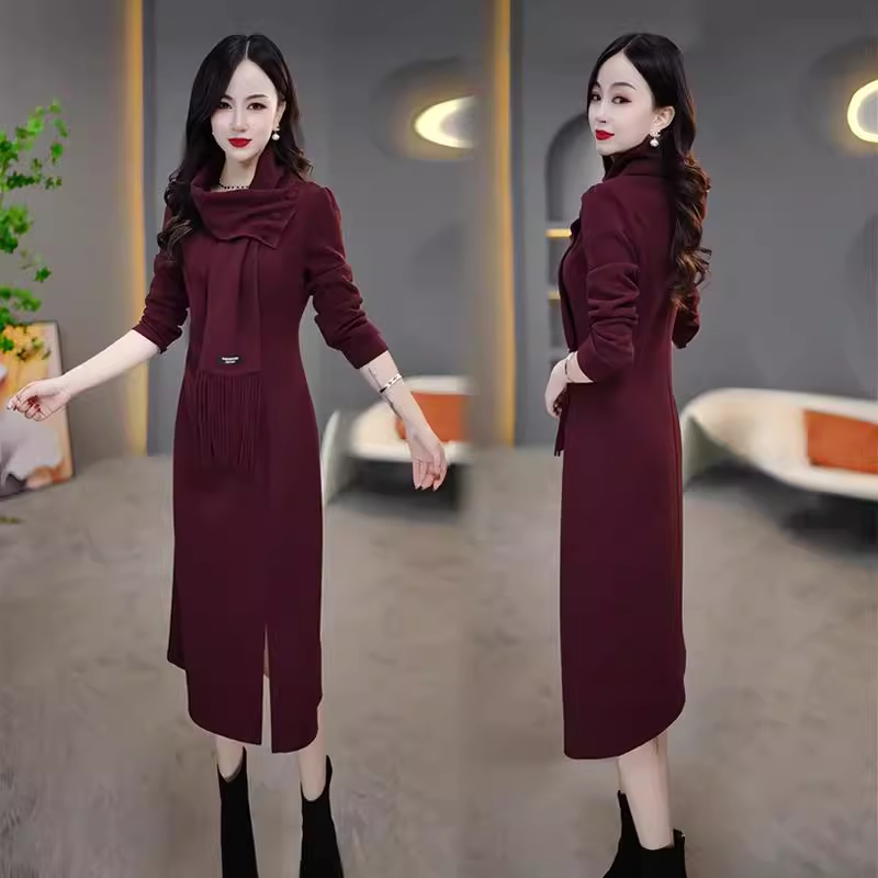 连衣裙女2025秋冬新款洋气中长款遮肚子显瘦带围巾薄绒两件套裙潮