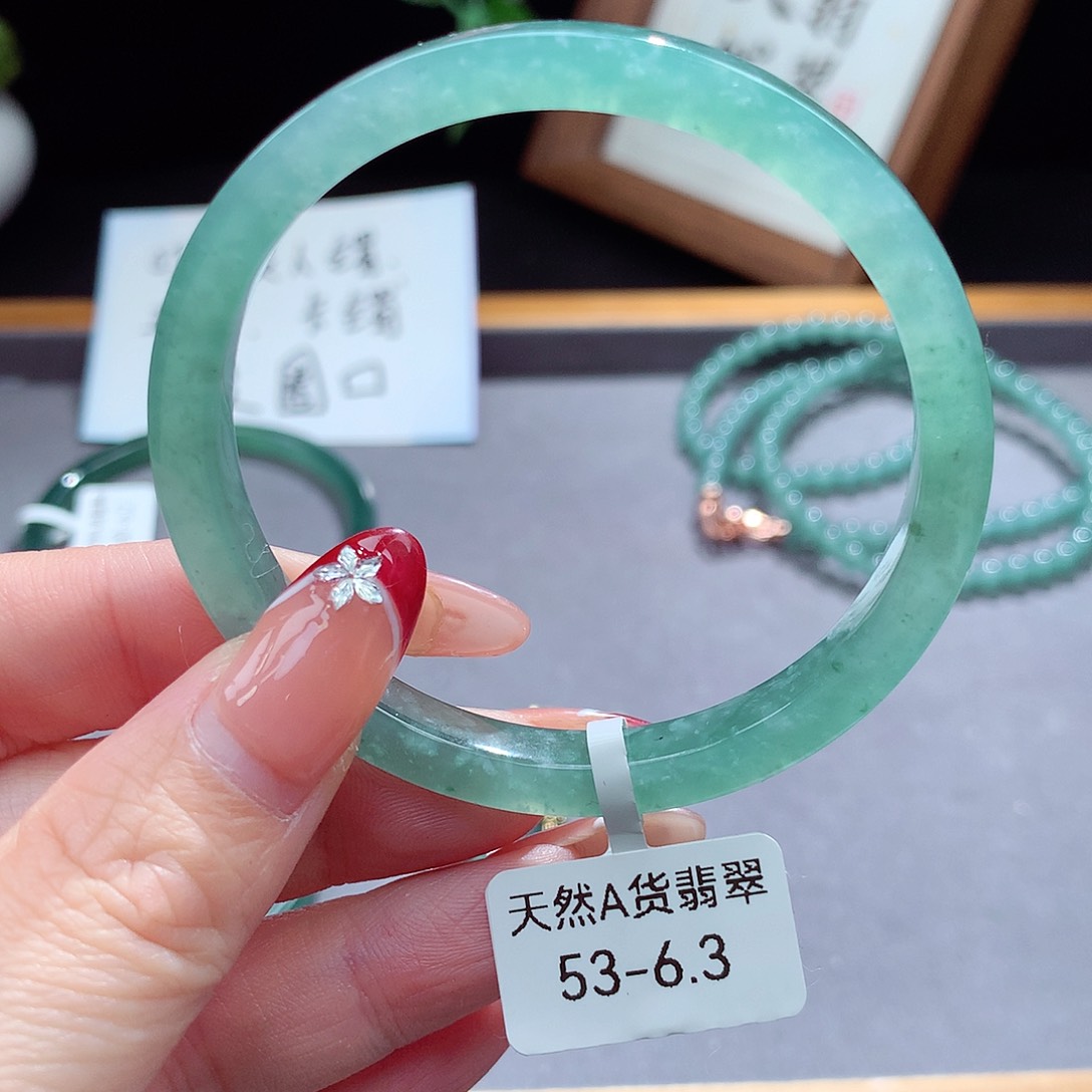 翡翠手镯（圆镯）未镶嵌