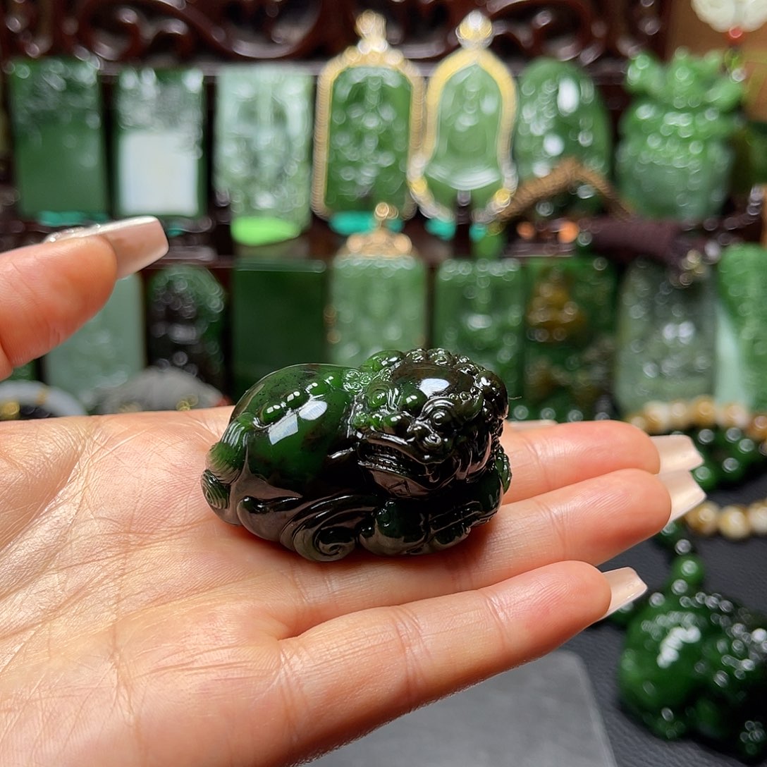 西***星和田玉未镶嵌颈饰