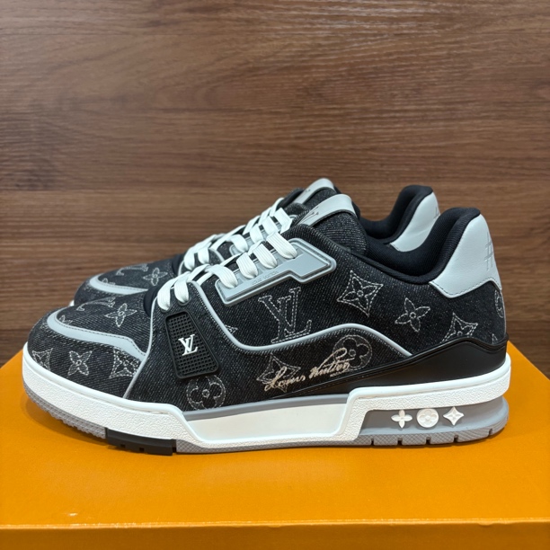 99新 LouisVuitton/路易威登 41码 Trainer 满印 黑牛仔 板鞋