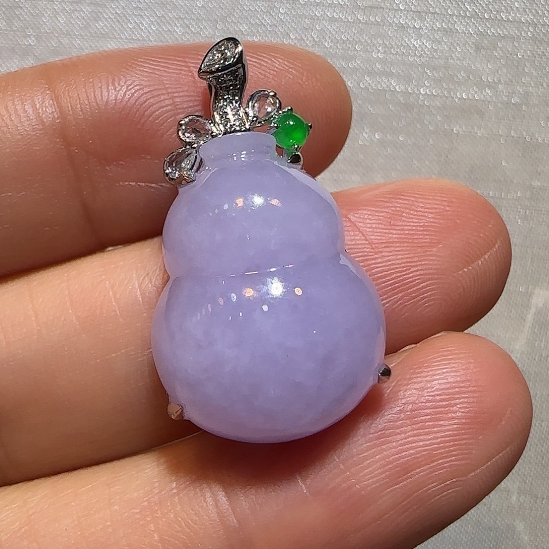 翡翠18K金镶嵌颈饰葫芦