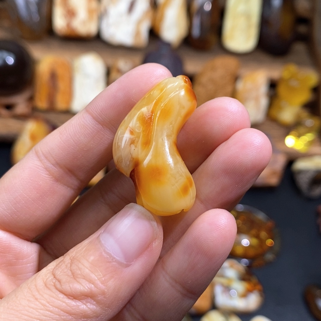 琥珀裸石未镶嵌琥珀