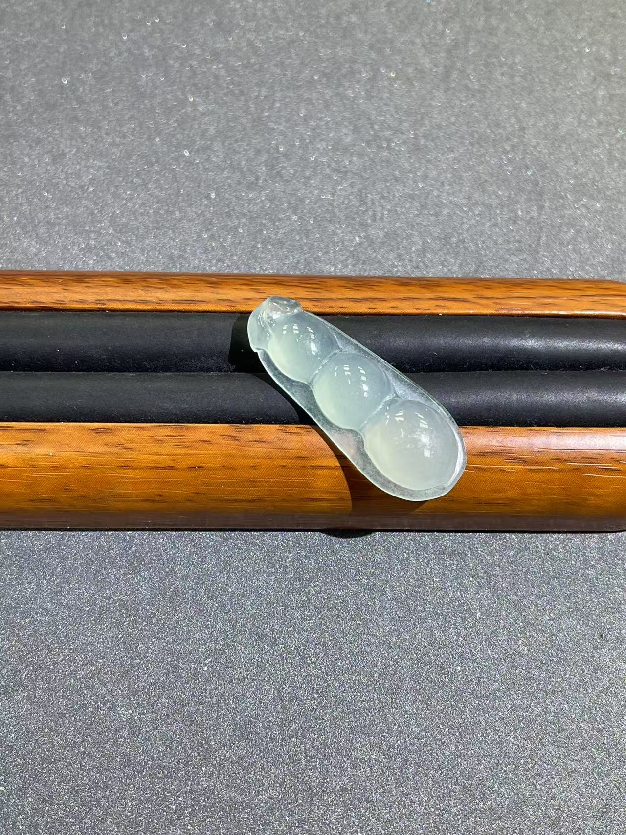 s5607冰透四季豆吊坠多样发