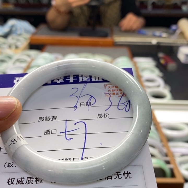 翡翠手镯未镶嵌翡翠手镯未镶嵌