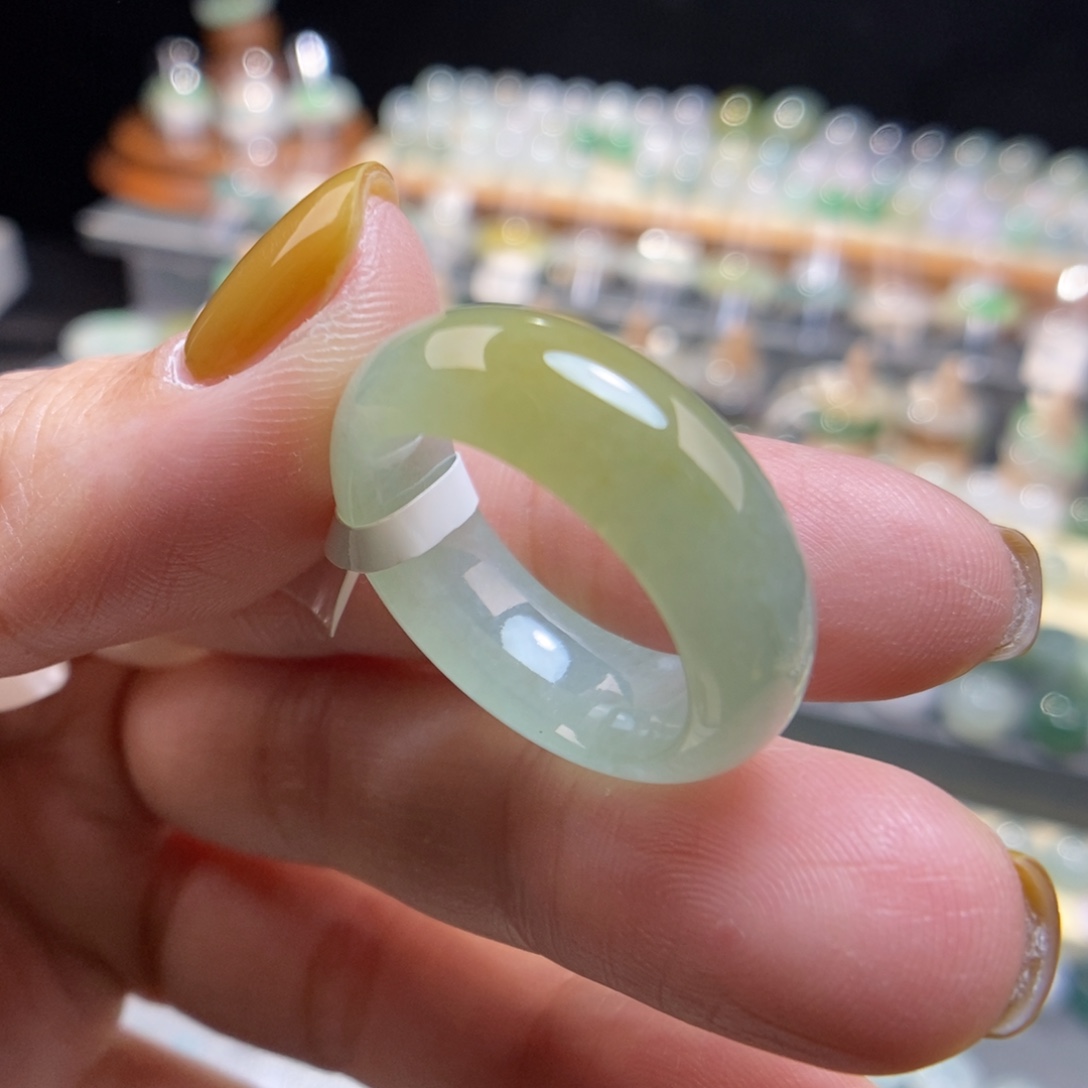 未镶嵌翡翠戒指17号飘黄