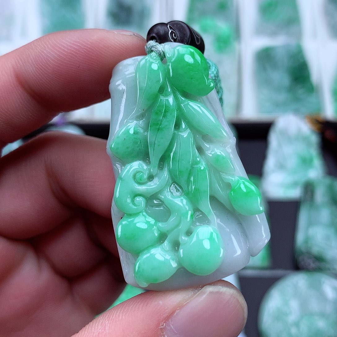 翡翠颈饰未镶嵌翡翠吊坠