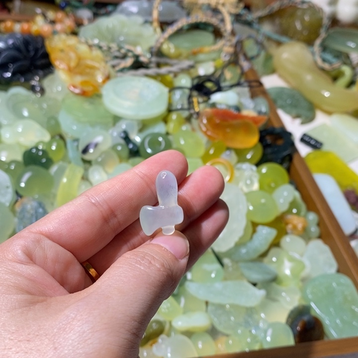 蛇纹石玉合金颈饰