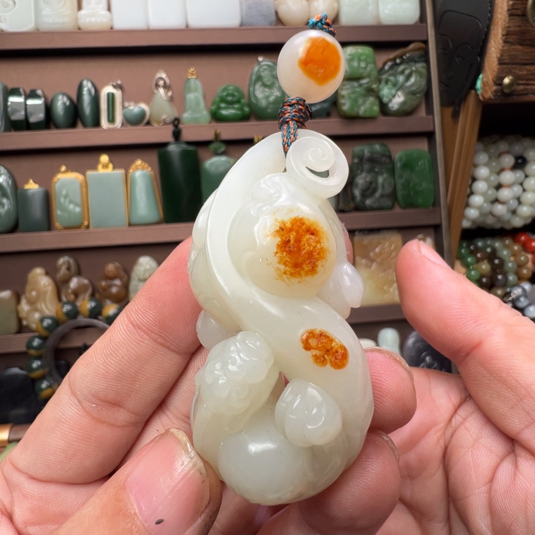 和田玉未镶嵌颈饰俄暖白原皮色苏工螭龙送新疆洒金皮12mm顶珠56g