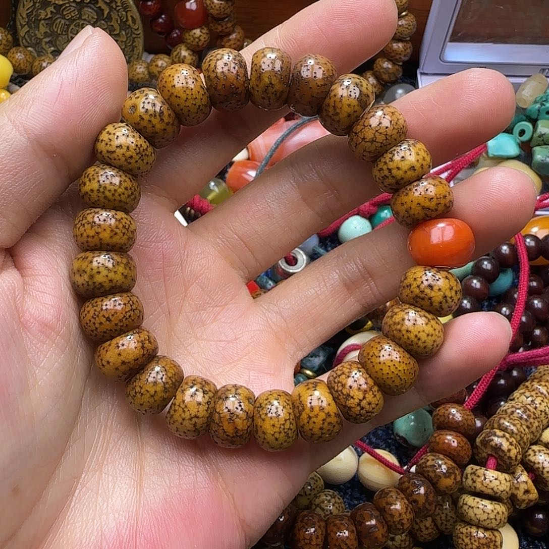 人***川星月菩提手串藏传星月菩提手串