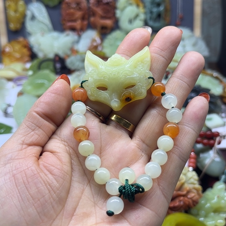 蛇纹石玉未镶嵌颈饰
