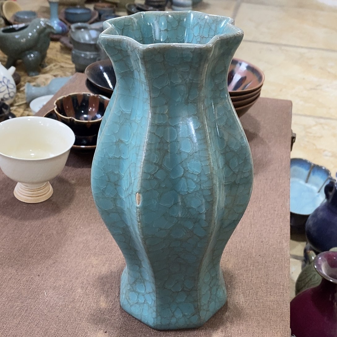 瓷片官窑的一个大瓶子