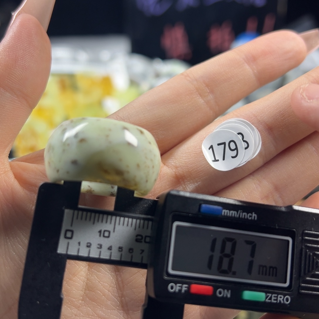 蛇纹石玉未镶嵌戒指