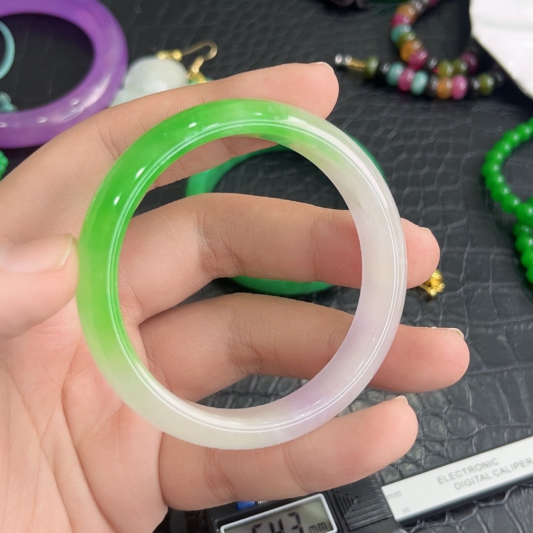 翡翠手镯未镶嵌多样性