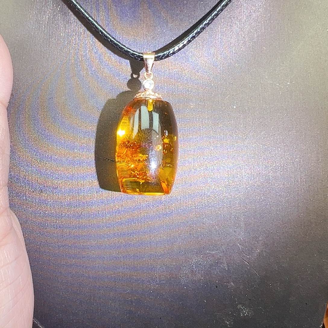 琥珀颈饰未镶嵌花珀吊坠