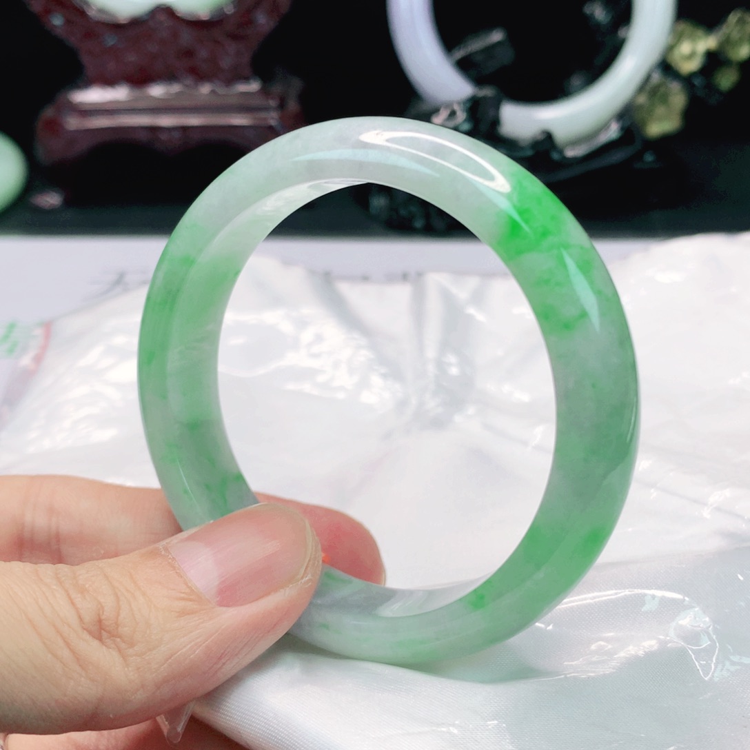 翡翠手镯未镶嵌52 圈天然缅料翡翠A货翡翠时尚女款手镯