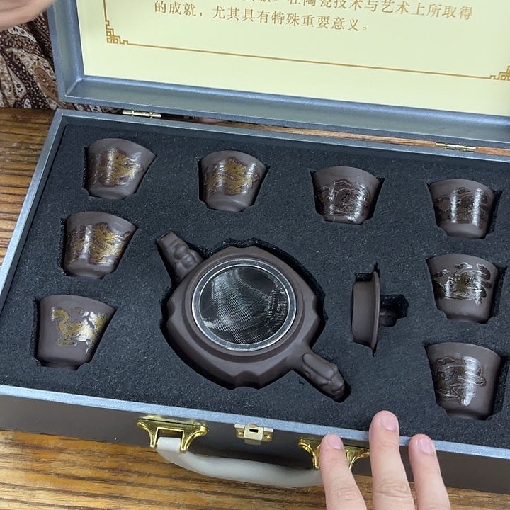 孤品茶具套装等。        