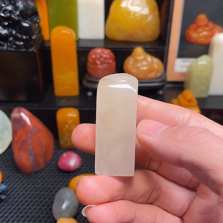 寿山石印石家***畔寿山石