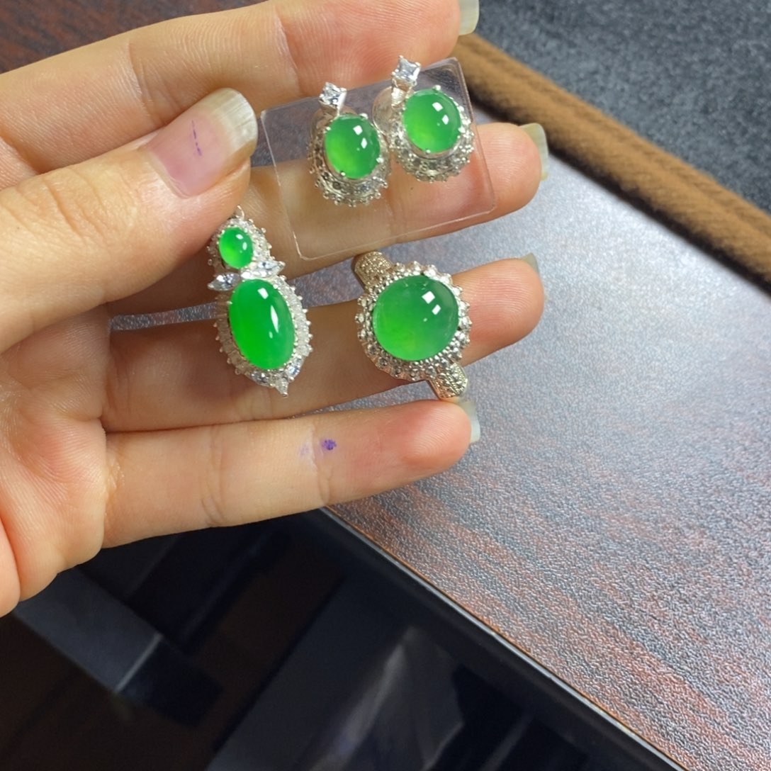 定制翡翠未镶嵌岑***翡翠