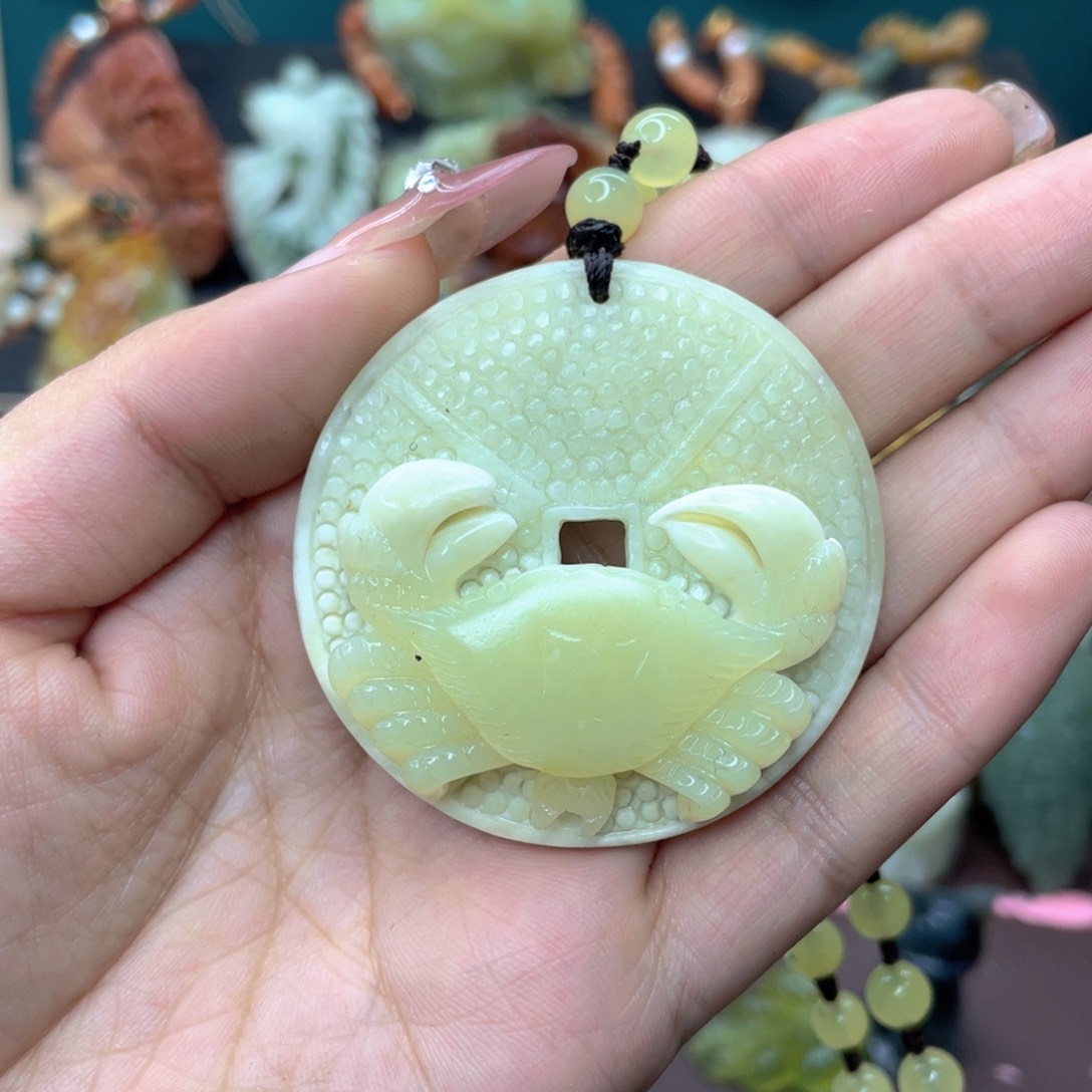 蛇纹石玉颈饰未镶嵌