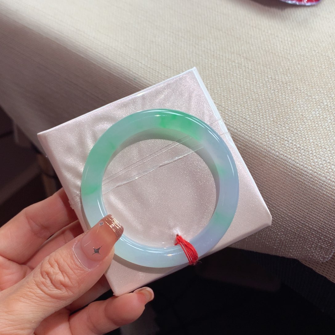 翡翠手镯未镶嵌47号冰带绿