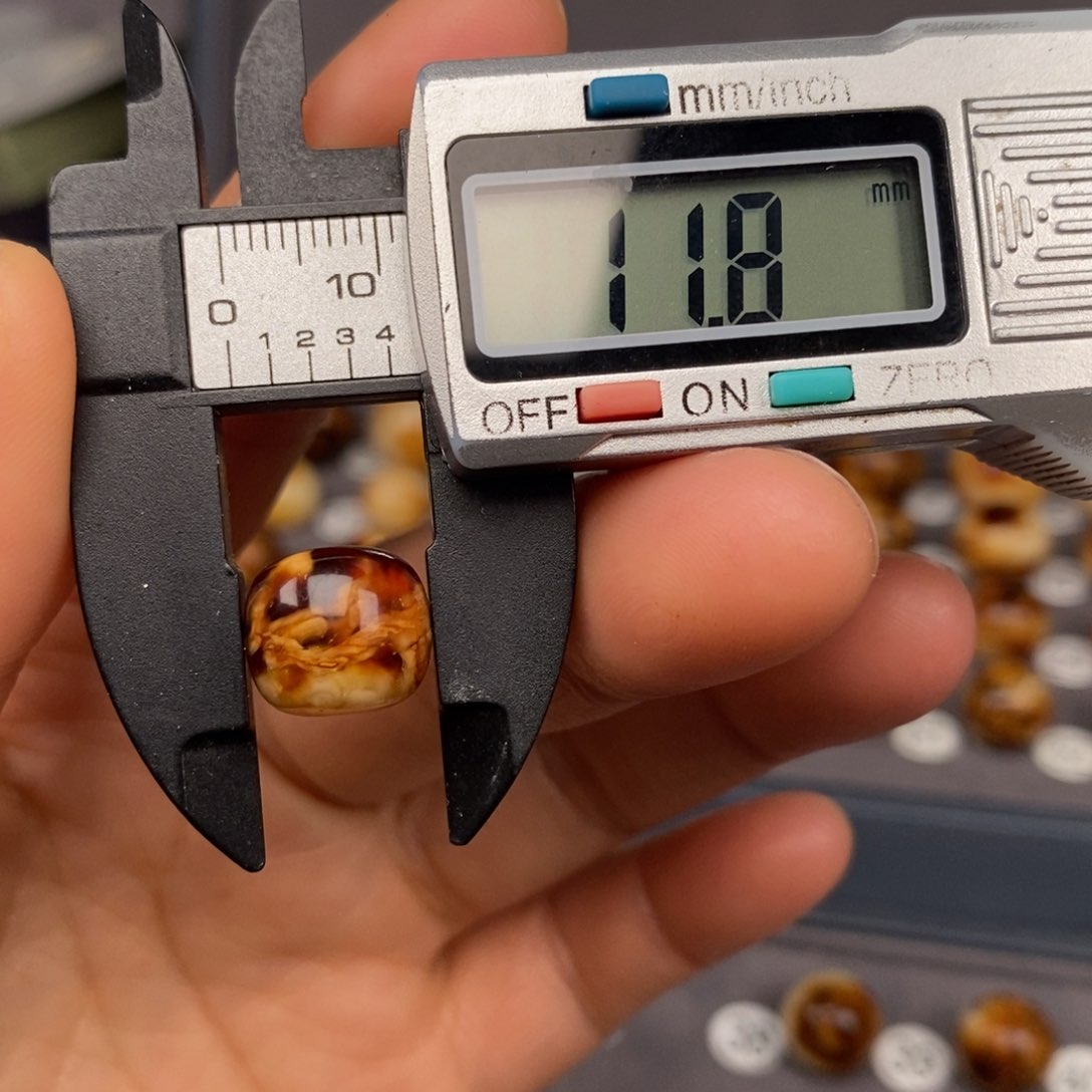 蜜蜡珠宝奇石未镶嵌