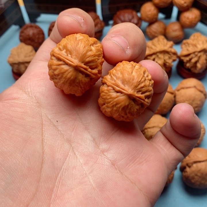 文玩核桃把件绣球