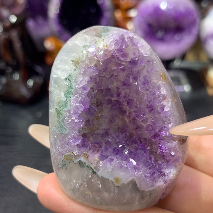 紫晶未镶嵌珠宝半成品全抛小晶镇绿边紫牙