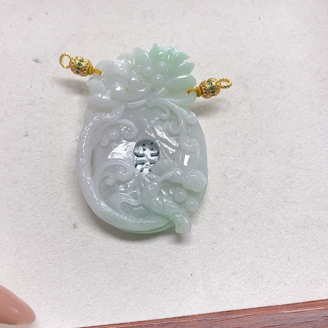 翡翠未镶嵌颈饰花抱平安吊坠